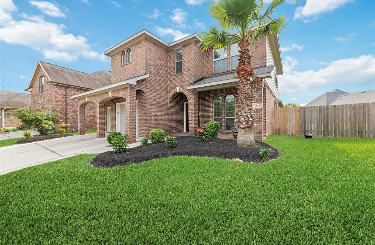 4 bed, 2.5 bath, 3166 sqft, $3,100 — Photo 1