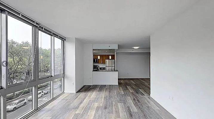 1st image of 221 Chrystie St #816