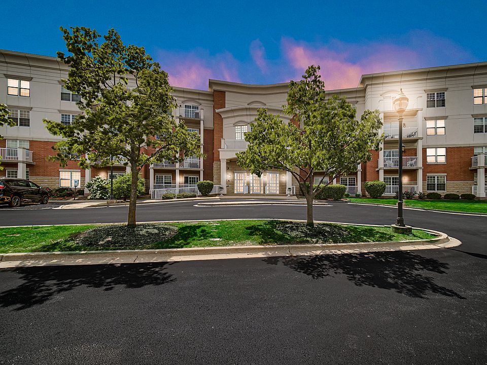 1st image of 701 W Rand Rd APT 432