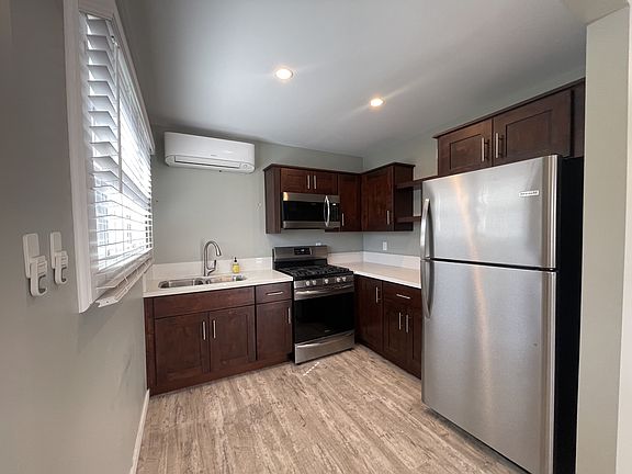 5th image of 2340 Jefferson St APT 4