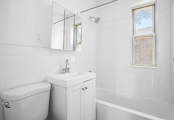 5th image of 414 W 44th St APT 6F