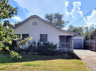318 Traylor Blvd, Rockport, TX 78382