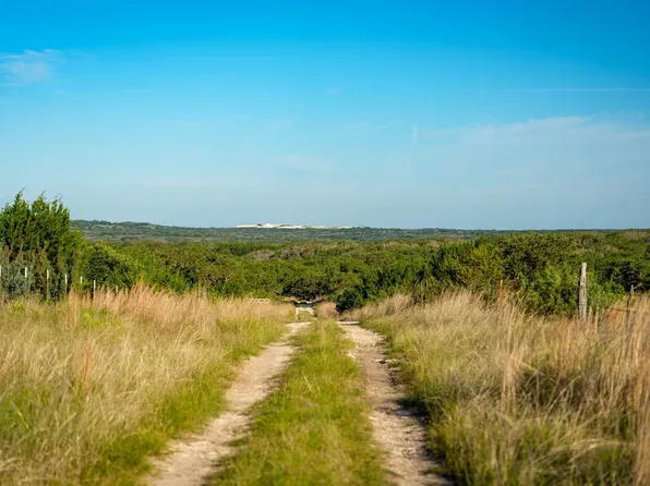 3276 Link Rd, Fredericksburg, TX 78624