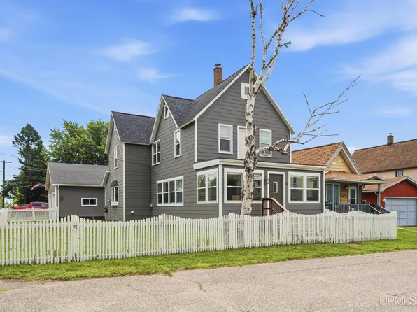 101 Houghton St, Negaunee, MI 49866