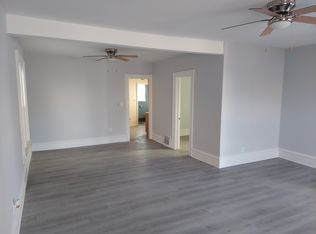 221 Walnut Ave, Elgin, IL 60123