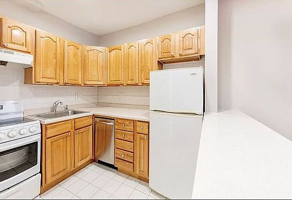 4th image of 464 W 23rd St #1DPL