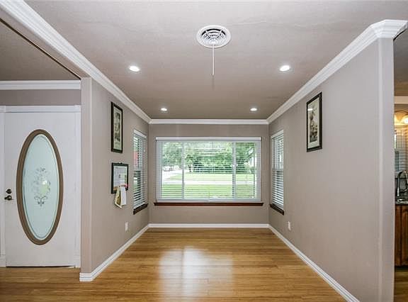 3rd image of 4632 Cummings Dr E