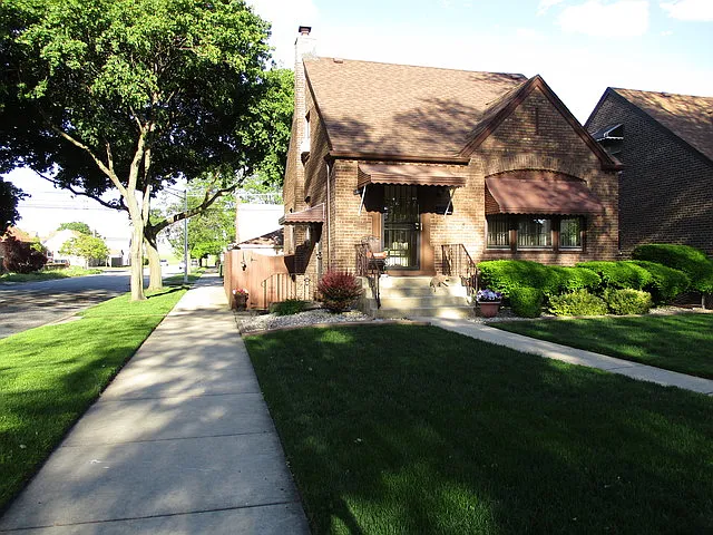 11101 S Avenue C photo 1