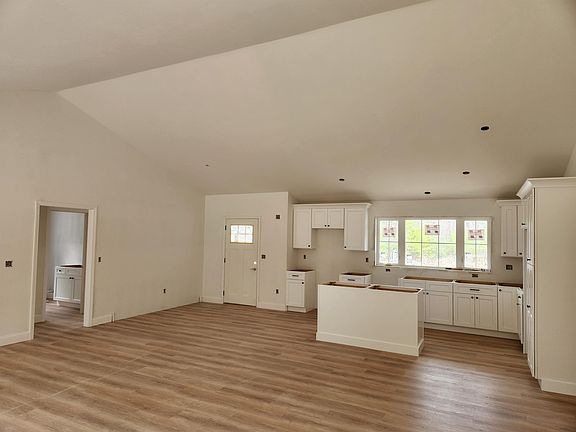 4th image of 27 RiverView Road