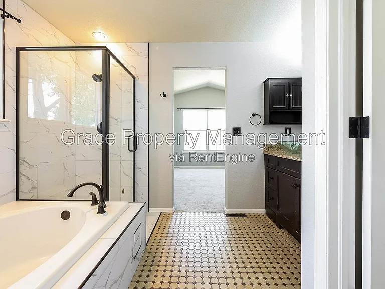 1144 E 12th Ct — Photo 15