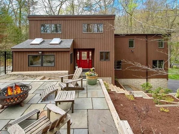 2 Attitash Street, Chappaqua, NY 10514