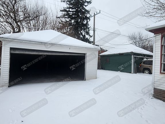 3rd image of 4181 Bedford St