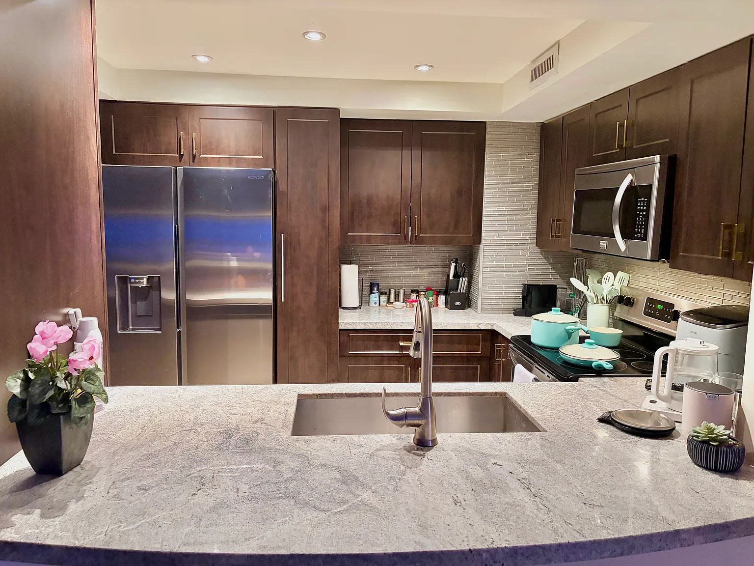 3505 S Ocean Dr — Photo 2