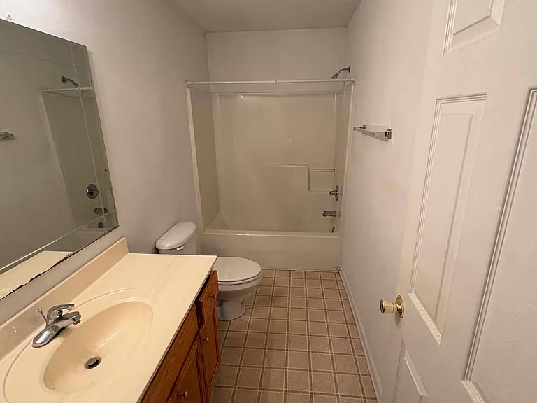 1340 W King St #202 — Photo 5