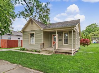 708 E Center St, Monticello, IL 61856