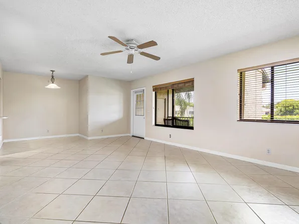 521 Shady Pine Way #C2, Greenacres, FL 33415