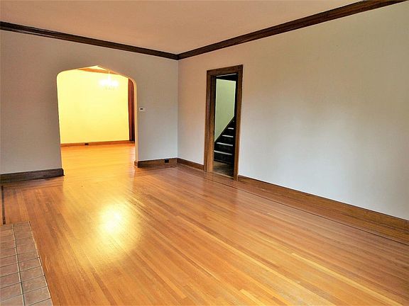 5th image of 1331 Covedale Ave