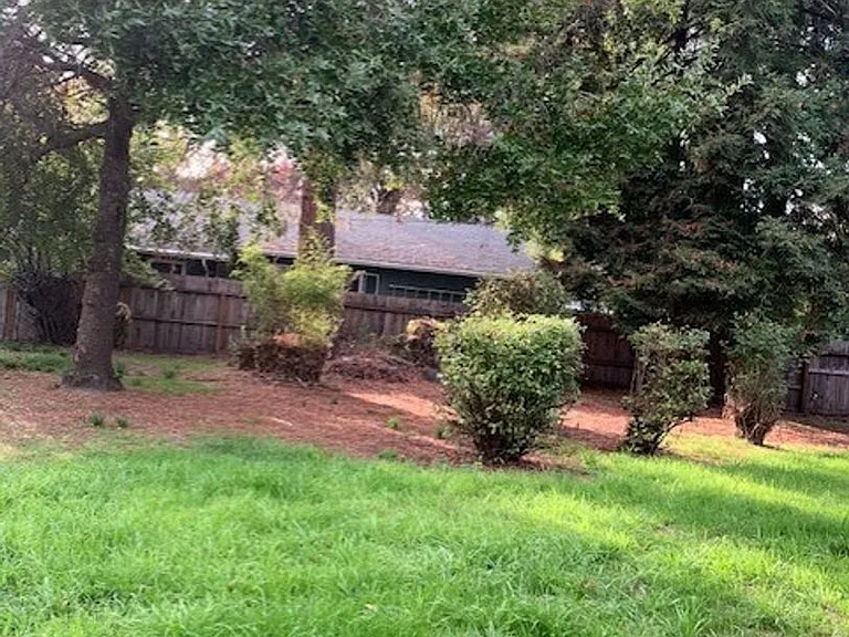 322 SW K St — Photo 11