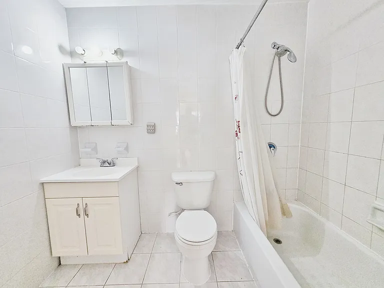 25-36 14th St #2 — Photo 8