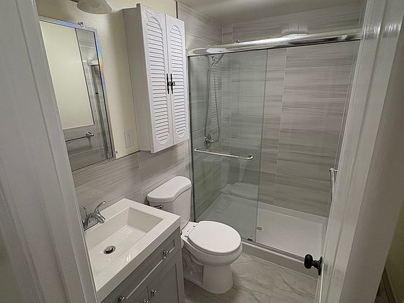3rd image of 223 Verano Dr #A