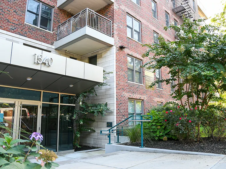 1540 Pelham Pkwy S #4G — Photo 9