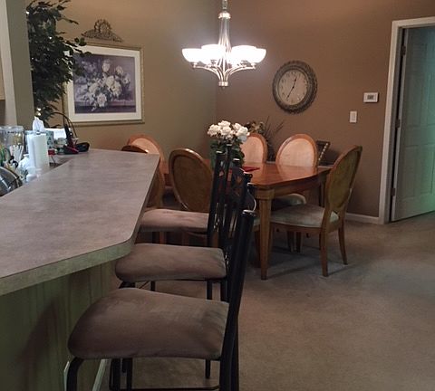 Breakfast counter w stools