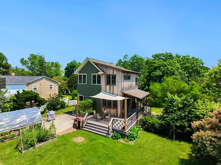 1012 Seashore Rd — Photo 1