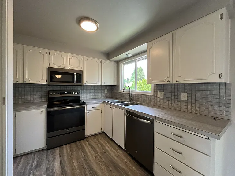 3919 SE Monroe St — Photo 9