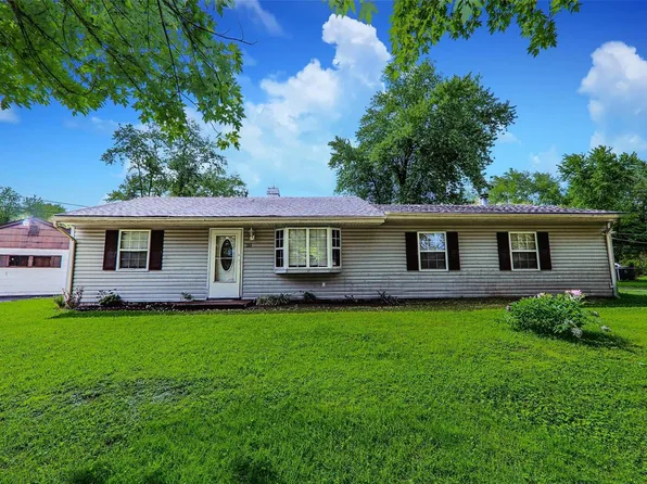 211 Lucinda Dr, Fairview Heights, IL 62208