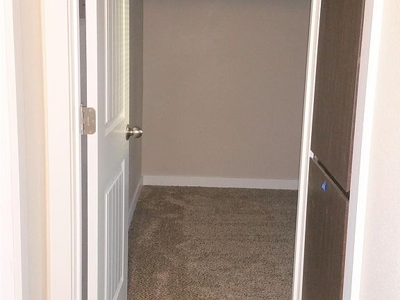 5th image of 561 Mary Neal Ln