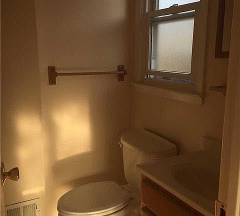 4th image of 1585 209th St