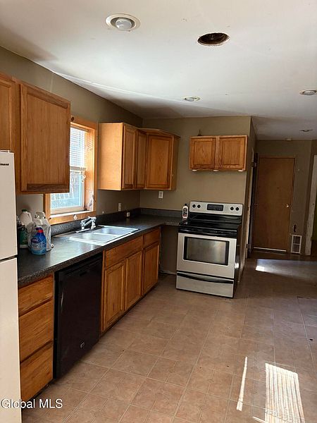 2nd image of 134 Bunker Hill Road