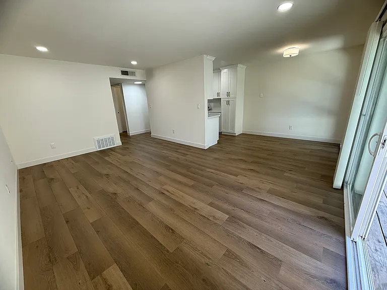 285 Tradewinds Dr #6 — Photo 4