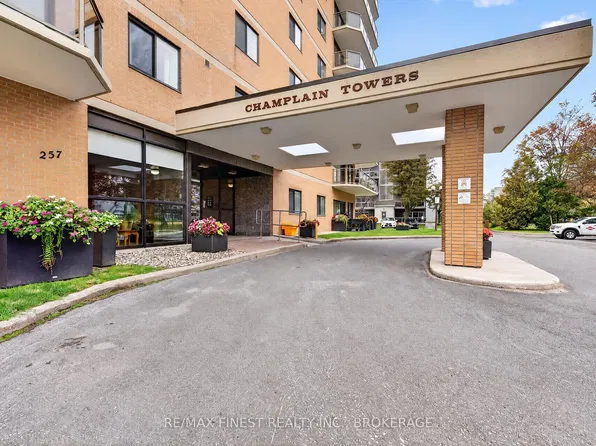 257 Bath Rd #502, Kingston, ON K7M 7T3