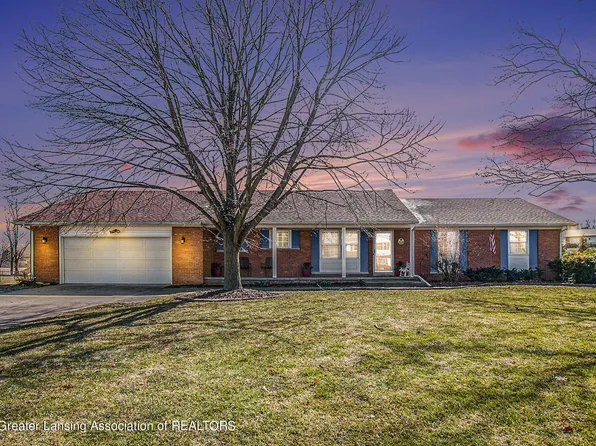 10768 Countryside Dr, Grand Ledge, MI 48837