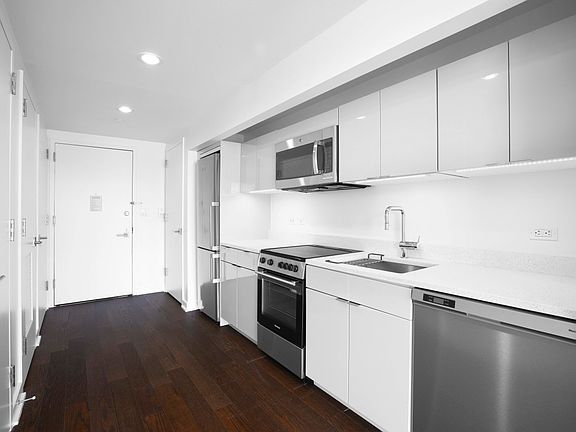 3rd image of 400 W 113th St APT 1413