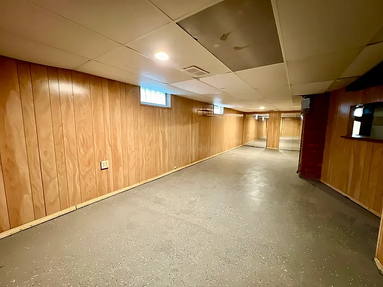 20489 Beech Daly Rd — Photo 11