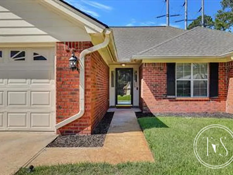 801 Winchester Rd — Photo 2