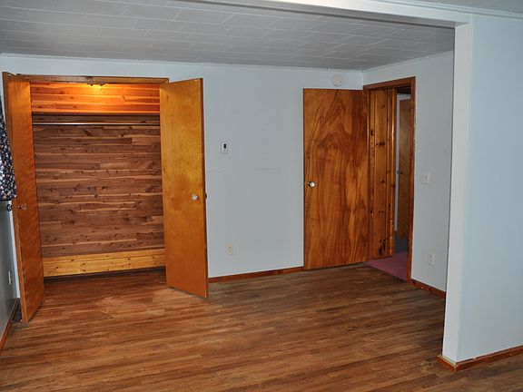 4th image of 4526 E Shore Dr NE