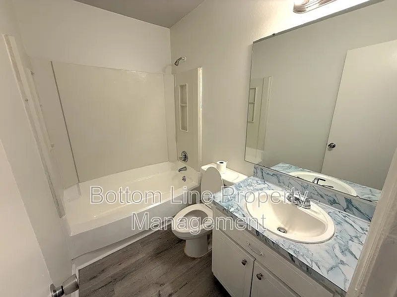 3 bed, 2.0 bath, 985 sqft, $1,775 — Photo 4