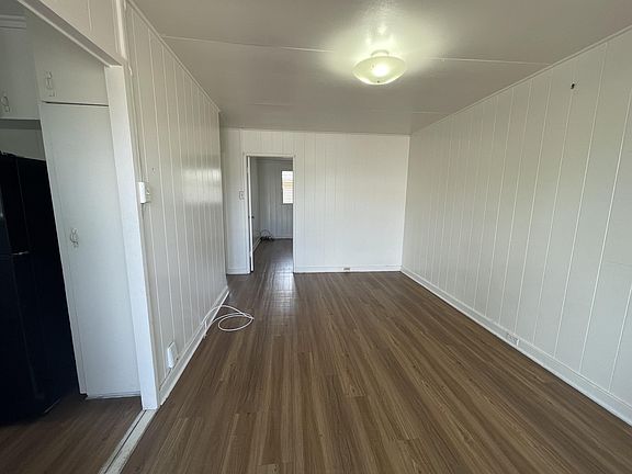 3rd image of 803-805A Lukepane Ave