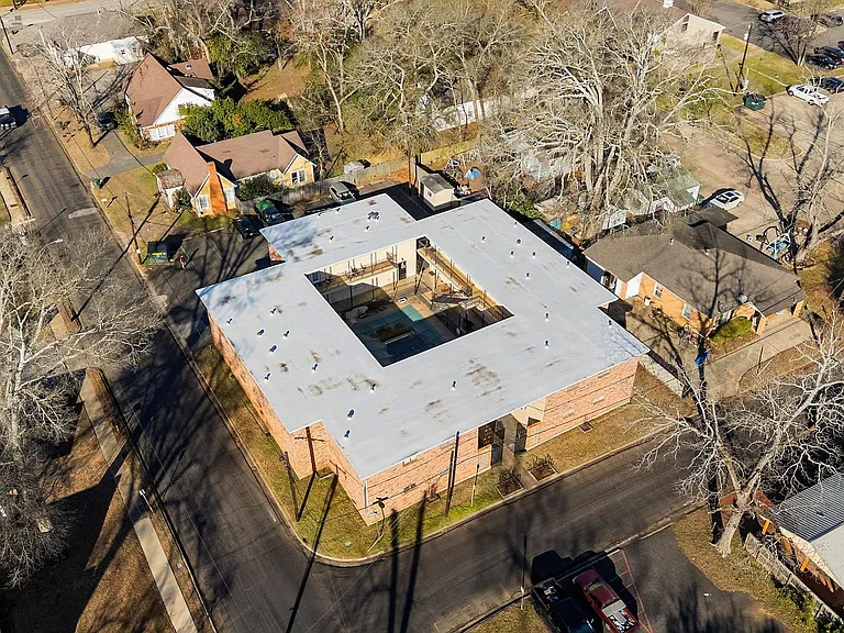 901 Raguet St — Photo 6