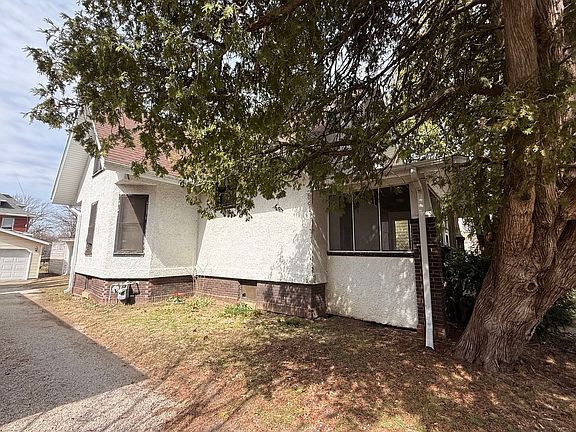 3rd image of 1007 Low St