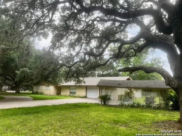 136 Kessler Lane, Beeville 78102