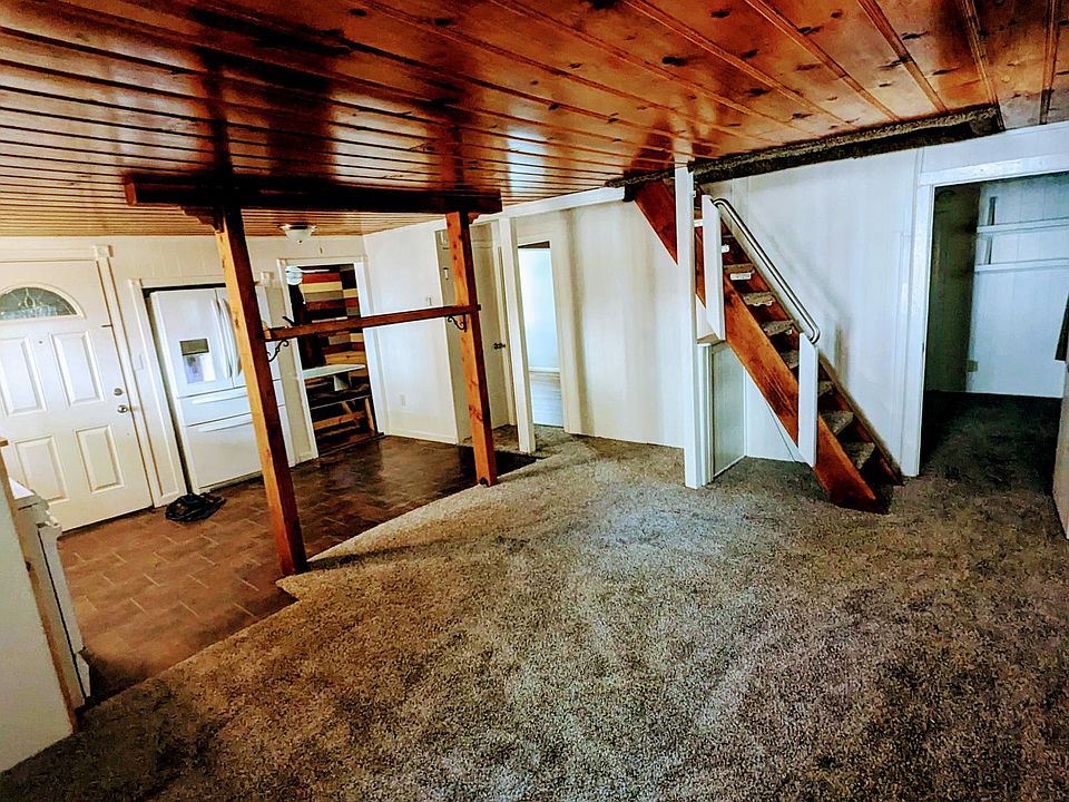 Great Room, large enough for couch and loveseat.