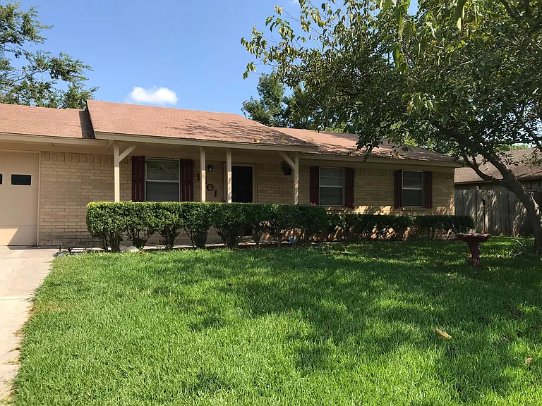 1501 Natalie Dr — Photo 1