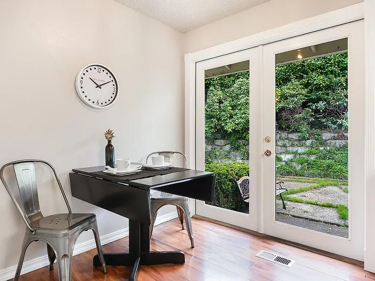 1512 Dayton Ct NE — Photo 6