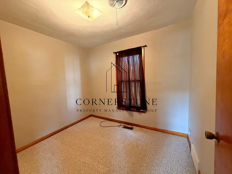 112 E Court St — Photo 8