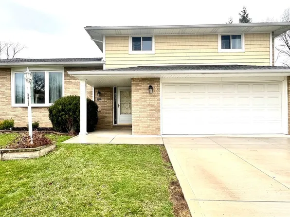 5860 Mural Dr, Seven Hills, OH 44131
