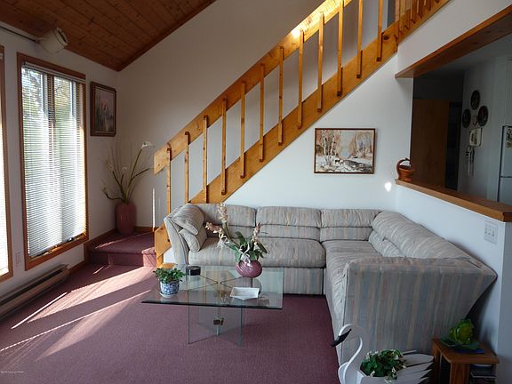 3rd image of 80 Beltzville Dr